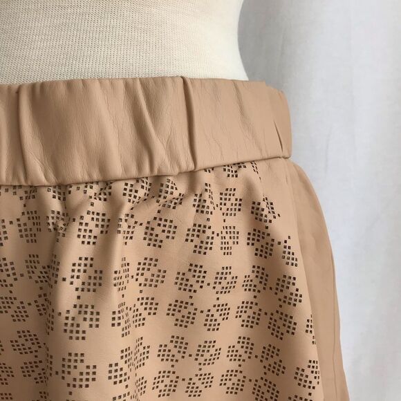 Club Monaco Tan Faux Leather Lazer cut Skirt 8 - Picture 4 of 14